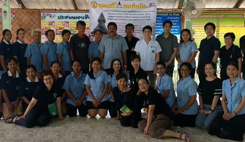 ช่วยภัยน้ำท่วม : สงวน จันทรอักษร นายกสมาคมธรรมศาสตร์พัทลุง และทีมแพทย์จากโรงพยาบาลธรรมศาสตร์เฉลิมพระเกียรติ นำโดย รศ.พญ.อรวรรณ เล็กสกุลไชย ร่วมกับคณะกรรมการกองทุนทำบุญวันเกิดกับธรรมศาสตร์ ออกให้บริการรักษา และมอบยาสามัญแก่ผู้ประสบอุทกภัย ที่ อ.ควนขนุน จ.พัทลุง