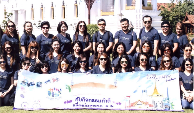 ทำดีเพื่อพ่อ...สุขพอเพียง : สุชาติ เห็นสว่าง กรรมการผู้จัดการ TRSC ศูนย์เลสิคนานาชาติ นำทีมแพทย์, ผู้บริหาร และพนักงาน ร่วมกิจกรรม “ฅน..TRSC สุขพอเพียง ทำดีเพื่อพ่อหลวง ร.9” ด้วยสำนึกในพระมหากรุณาธิคุณ พระบาทสมเด็จพระปรมินทรมหาภูมิพลอดุลยเดช ที่เมืองโบราณ จังหวัดสมุทรปราการ