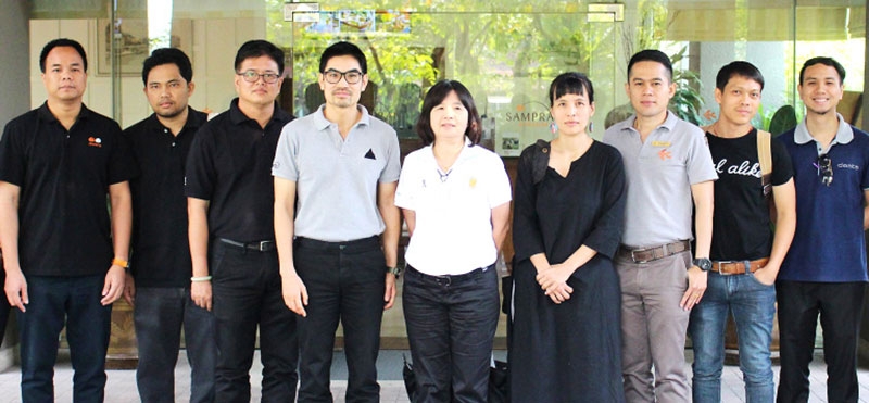 ศึกษาดูงาน : ดร.พรสุข จงประสิทธิ์ ผอ.สำนักพัฒนาขีดความสามารถการท่องเที่ยว 
องค์การบริหารการพัฒนาพื้นที่พิเศษเพื่อการท่องเที่ยวอย่างยั่งยืน นำคณะเข้าเยี่ยมชมโครงการสามพรานโมเดล จ.นครปฐม เพื่อนำแนวคิดไปพัฒนาโครงการในพื้นที่จ.น่าน โดยมี อรุษ นวราช ผู้บริหาร สามพราน ริเวอร์ไซด์ ต้อนรับ