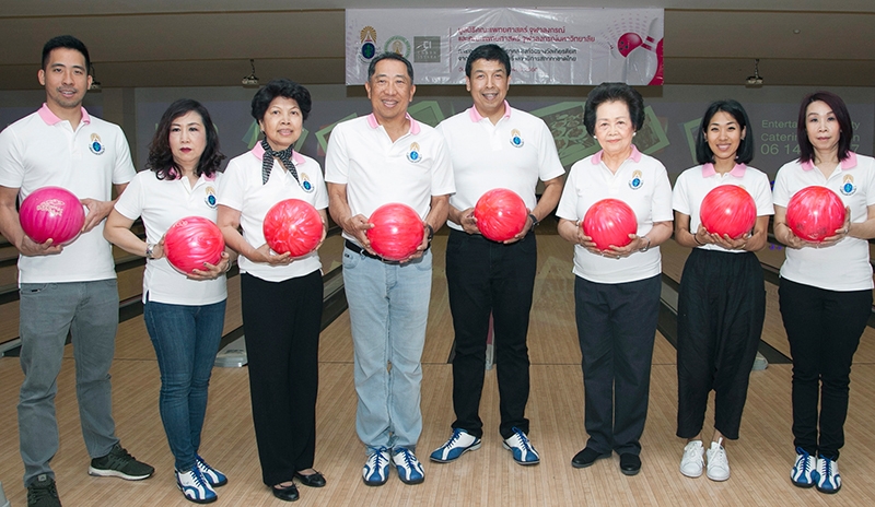 โบว์ลิ่งการกุศล       สงกรานต์ อิสสระ  ประธานเจ้าหน้าที่บริหาร บมจ.ชาญอิสสระ ดีเวล็อปเมนท์ พร้อมด้วย รศ.นพ.ฉันชาย สิทธิพันธุ์ รองคณบดีฝ่ายวางแผนและพัฒนา คณะแพทยศาสตร์ จุฬาฯ ร่วมเปิดการแข่งขันโบว์ลิ่งหารายได้สมทบทุนมูลนิธิคณะแพทยศาสตร์ จุฬาฯ โดยมี ผศ.พญ.อรศรี รมยะนันทน์ ร่วมงาน