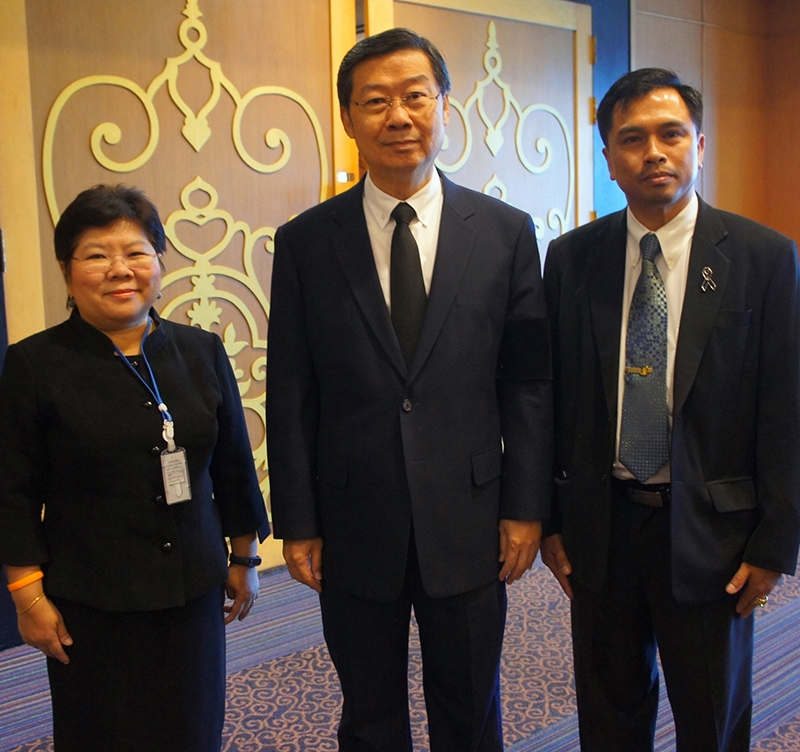 ปรับตัว       สุรชัย เลี้ยงบุญเลิศชัย รองประธานสภานิติบัญญัติแห่งชาติ เปิดสัมมนาเพื่อรองรับการให้
บริการภายใต้รัฐธรรมนูญฉบับใหม่ โดยมี อรวรรณ พันธุ์เปรื่อง ผอ.สำนักวิชาการ สำนักงานเลขาธิการสภาผู้แทนราษฎร ต้อนรับ ที่ โรงแรมรอยัลริเวอร์