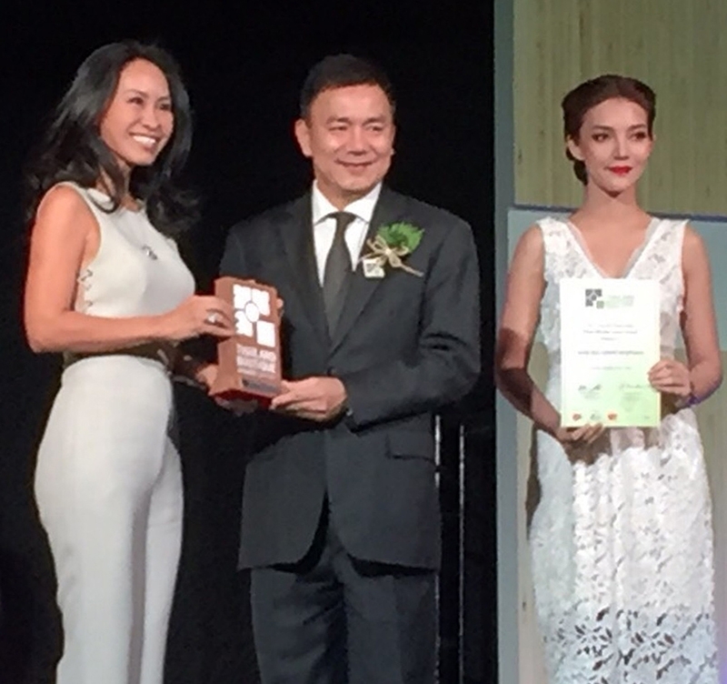 Thailand Boutique Awards 2016/2017        อสิตา วิมลไชยจิต กก.ผจก.อสิตา อีโค รีสอร์ท อัมพวา รับรางวัลสุดยอดโรงแรมบูติคไทย ประเภทอนุรักษ์สิ่งแวดล้อมและธรรมชาติ  จาก พงษ์ภาณุ เศวตรุนทร ปลัดกระทรวงการท่องเที่ยวและกีฬา ที่ ศูนย์ฯสิริกิติ์