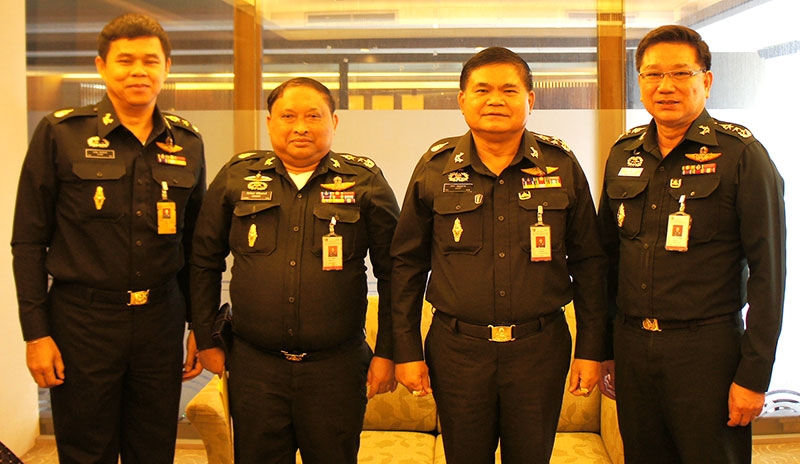 ครั้งที่ 1/2560 : พล.อ.เดชา ปุญญบาล ที่ปรึกษาเลขาธิการ กองอำนวยการรักษาความมั่นคงภายในแห่งราชอาณาจักร เปิดการประชุมคณะทำงานประสานงานมวลชนร่วม กองอำนวยการรักษาความมั่นคงภายในฯ โดยมี พล.ท.ชัยวัฒน์ พิชัยณรงค์ และ พล.ท.สนธิชัย ธนูสิงห์ ร่วมประชุม ที่โรงแรมรอยัลริเวอร์