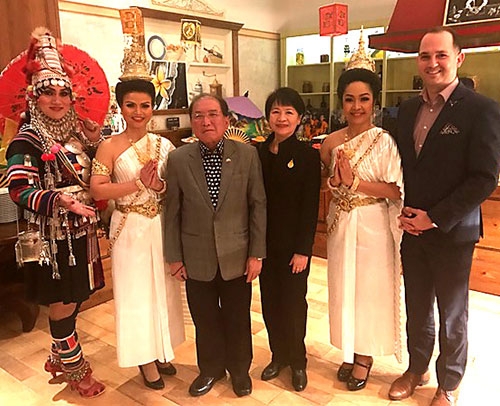 ส่งเสริมวัฒนธรรมไทยในต่างแดน : คมกริช วรคามิน เอกอัครราชทูตไทยประจำสาธารณรัฐบัลแกเรีย และ ดวงใจ วรคามิน ภริยา เปิดงาน “เทศกาลส่งเสริมอาหารไทยและท่องเที่ยวไทย” จัดโดย การท่องเที่ยวแห่งประเทศไทย (ททท.) สำนักงานภูมิภาคบอลข่าน ณ โรงแรมเคมปินสกี้ สาธารณรัฐบัลแกเรีย