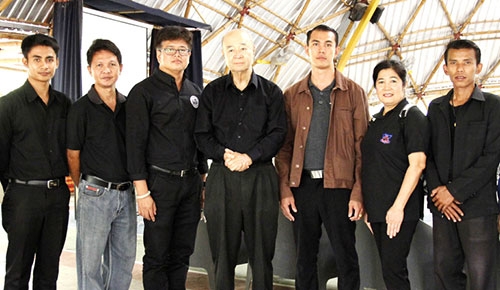 ดูงาน : ชฤทธิพร เม้งเกร็ด ผจก.โครงการสามพรานโมเดล มูลนิธิสังคมสุขใจ นำคณะครูจากโรงเรียนวัดสรรเพชญ และโรงเรียนวัดเดชานุสรณ์ ซึ่งเป็นโรงเรียนเครือข่ายสามพรานโมเดล ในพื้นที่จังหวัดนครปฐม เข้าเยี่ยมชม โรงเรียนมีชัยพัฒนา อ.ลำปลายมาศ จ.บุรีรัมย์ โดยมี มีชัย วีระไวทยะ ประธานมูลนิธิมีชัย วีระไวทยะ และผู้ก่อตั้งโรงเรียน ร่วมต้อนรับ