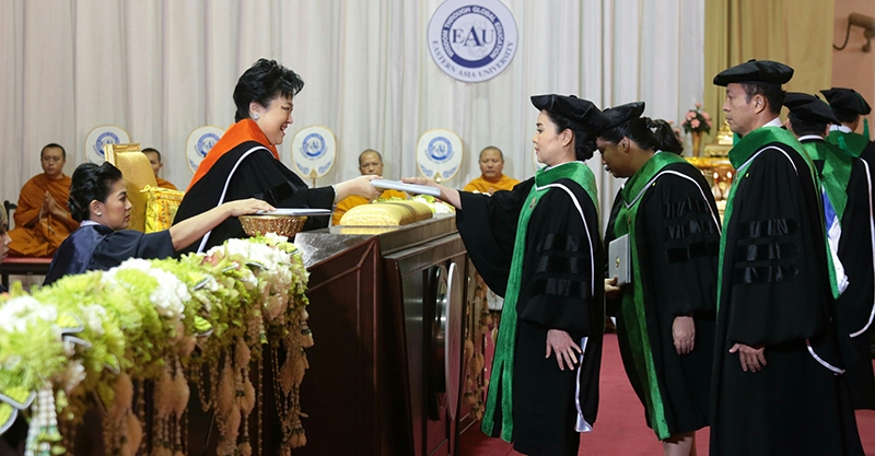 พระเจ้าวรวงศ์เธอ พระองค์เจ้าโสมสวลี พระวรราชาทินัดดามาตุ เสด็จไปประทานปริญญาบัตรแก่ผู้สำเร็จการศึกษา จากมหาวิทยาลัยอีสเทิร์นเอเชีย ประจำปีการศึกษา 2557-2558  ณ อาคารใหม่ สวนอัมพร พระราชวังดุสิต กรุงเทพมหานคร เมื่อวันที่  2  มีนาคม  2560  เวลา 14.00 น.