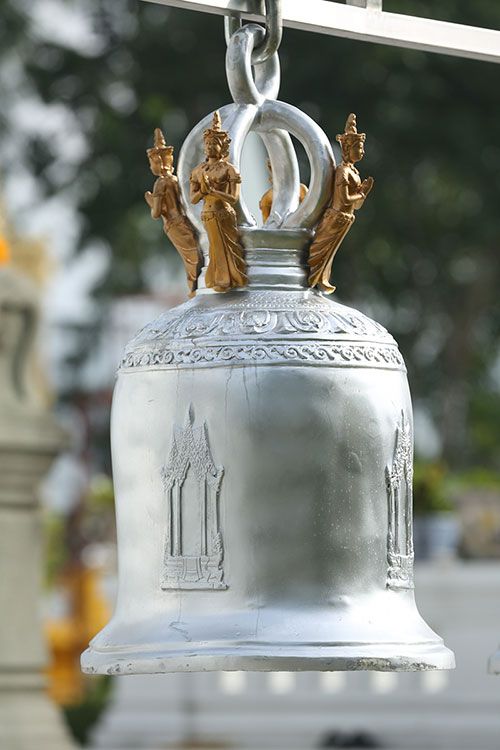 ระฆัง 9 ใบ ที่หลอมรวมจากความรักเทิดทูนและจงรักภักดีของประชาชนที่ร่วมเขียนลงบน “ใบไม้แห่งความดี” 99,999 ใบ และ “ใบโพธิ์ปณิธานความดี” 10,000 ใบ