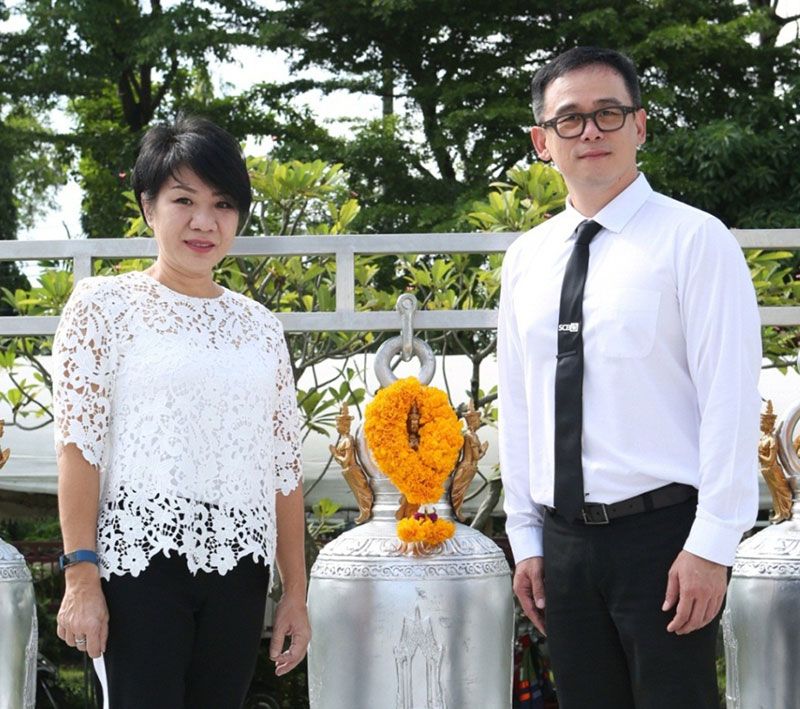 ปิยวรรณ ลีละสมภพ รอง กก.ผจญ.ฝ่ายการตลาด บจ.สรรพสินค้าเซ็นทรัล และ ศักดิ์สิทธิ์ ปิติพงศ์สุนทร ผอ.อาวุโส ผู้บริหารสายสื่อสารองค์กร ธ.ไทยพาณิชย์ จำกัด (มหาชน)