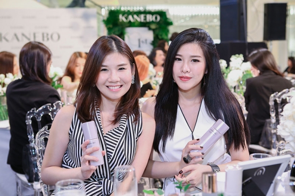 สุพินดา หวังทรัพย์คณา และ ณัฐหทัย แสงเพชร ร่วมสัมผัสผลิตภัณฑ์ใหม่คาเนโบ