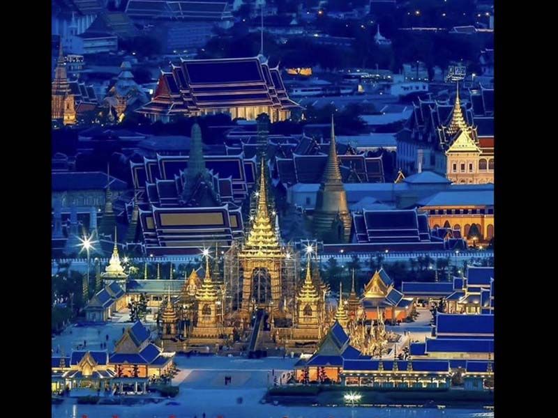 พระเมรุมาศเนรมิตดุจสรวงสวรรค์