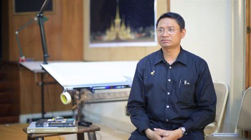 อ.ก่อเกียรติ ทองผุด นายช่างศิลปกรรมชำนาญการ กรมศิลปากร ผู้ออกแบบ
พระเมรุมาศ ร. 9