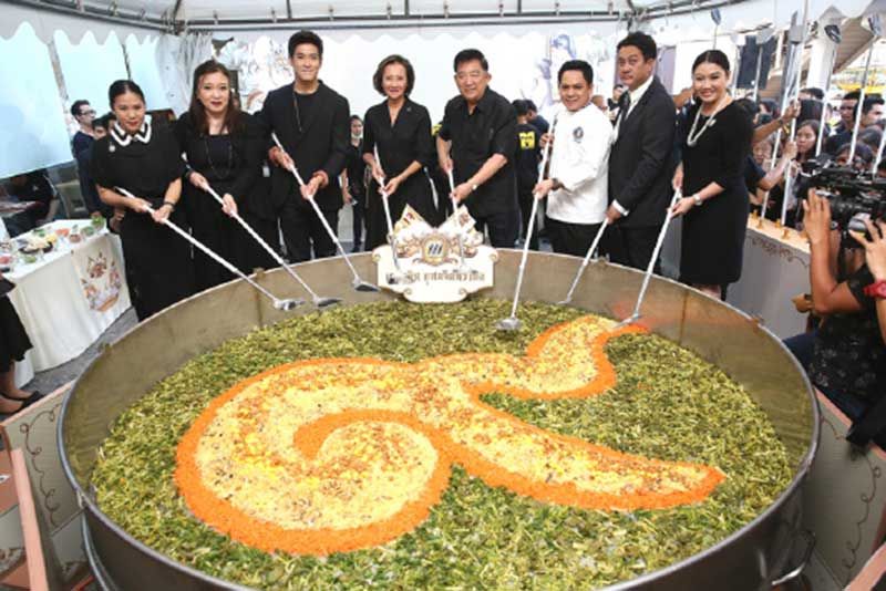 กิจกรรมผัดหมี่ฮ่องเต้เจกระทะยักษ์