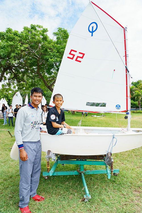 พี่ท็อป-กีระติ บัวลง และน้องปรุง-พันวา บุนนาค สองนักกีฬาเรือใบไทย