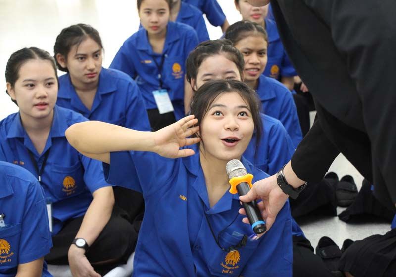 น้องๆ ร่วมตอบคำถามชิงรางวัลอย่างสนุกสนาน