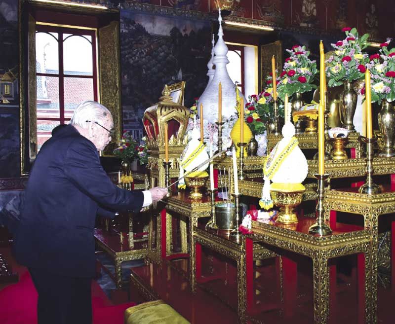 ศ.ดร.ประเสริฐ ณ นคร รองประธานกรรมการ คนที่ 1 มูลนิธิภูมิพโลภิกขุ ประธานในพิธี
