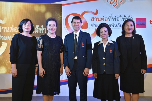 รวมวดี เลขะกุล, พิตราภรณ์ บุณยรัตพันธุ์, ศ.นพ.นิธิ มหานนท์, มาริษา สมบัติบูรณ์ และ ดร.กันทิมา กุญชร ณ อยุธยา