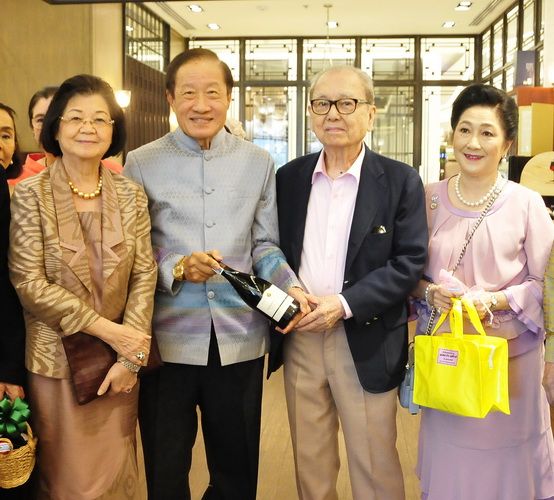 ประยุทธ-สุวิมล มหากิจศิริ มอบของขวัญวันเกิด