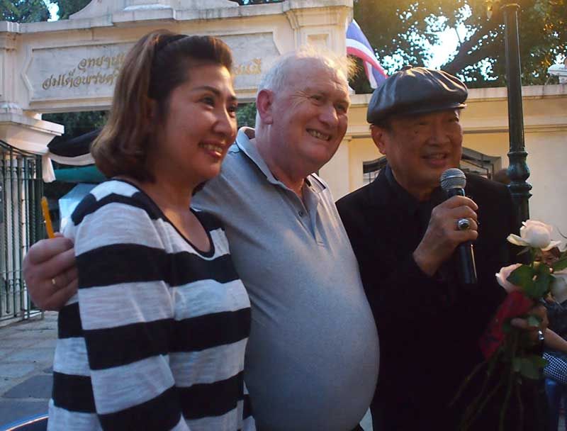 ใกล้ชิดกับศิลปิน วินัย พันธุรักษ์ 
