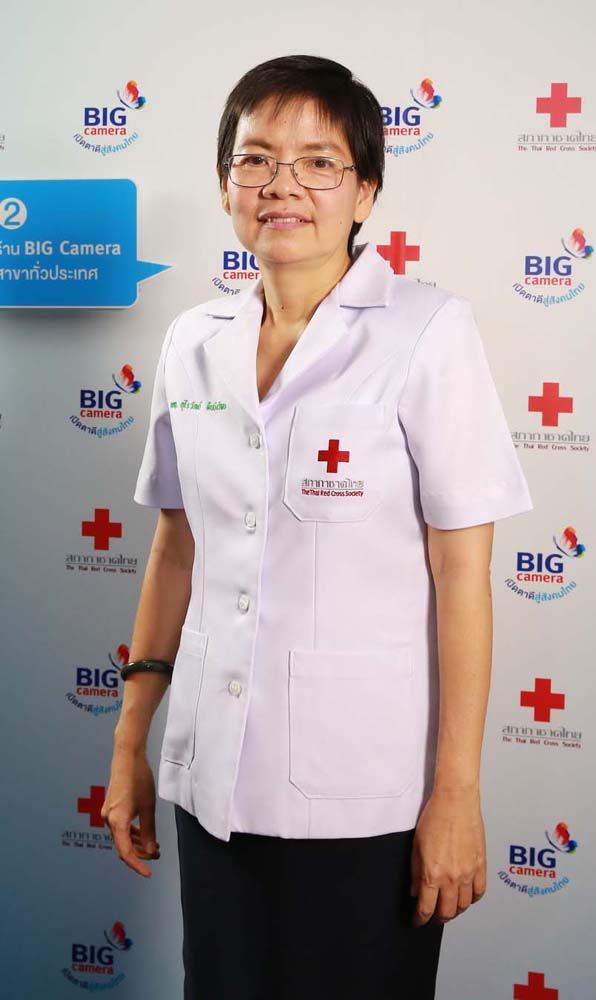 พญ.อุไรวัลย์ ตินนังวัฒนะ ประธานหน่วยแพทย์จักษุศัลยกรรมสภากาชาดไทย ในสมเด็จพระเทพรัตนราชสุดาฯ สยามบรมราชกุมารี