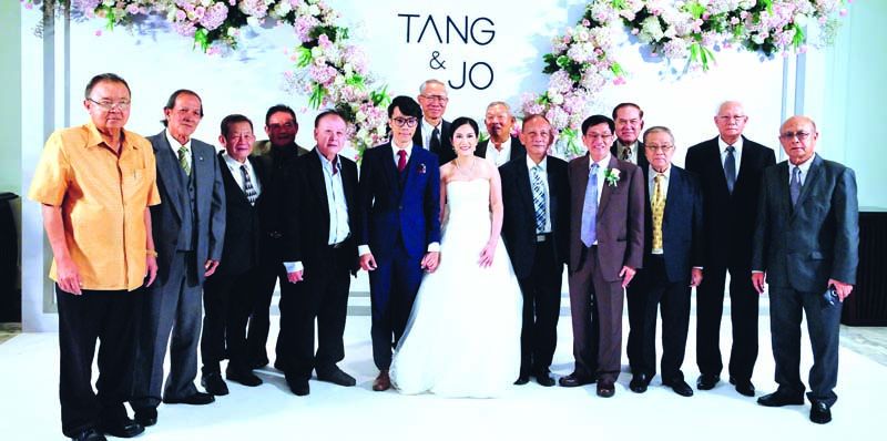 คุณพ่อเจ้าสาว คณิต พีชวณิชย์ เพื่อนๆ กับเพื่อนร่วมรุ่นเทพศิรินทร์ 02-04 ร่วมยินดี