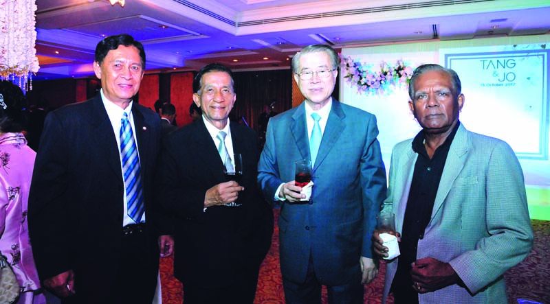 บัญญัติ บรรทัดฐาน และแขกผู้มีเกียรติ ร่วมอวยพรอย่างอบอุ่น 