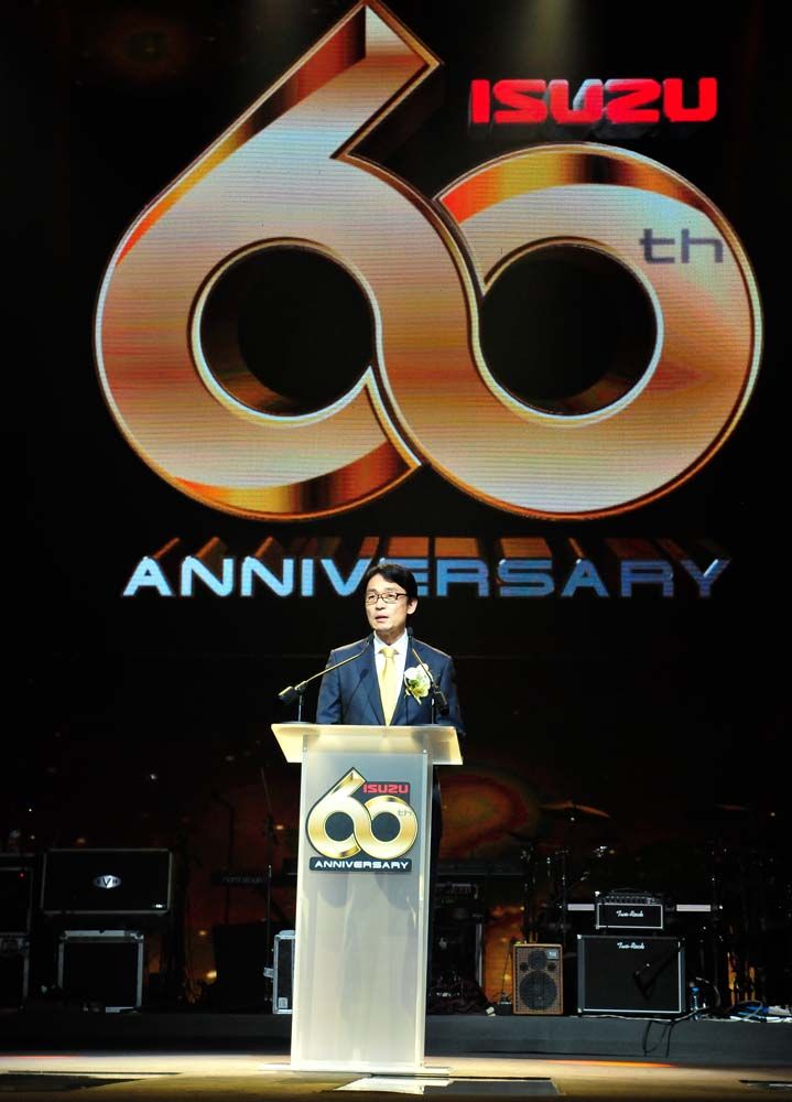 มร.โทชิอากิ มาเอคาวะ กก.ผจก.บจ.ตรีเพชรอีซูซุ