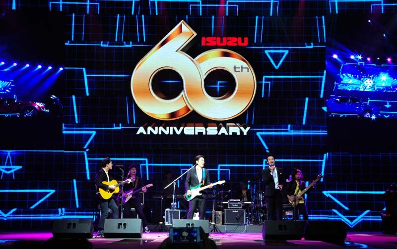 โชว์พิเศษจากวงโปเตโต้ พร้อม ก้อง-สหรัถ สังคปรีชา ซูเปอร์พรีเซ็นเตอร์ อีซูซุมิว-เอ็กซ์ และ บอย-ปกรณ์ ฉัตรบริรักษ์ ซูเปอร์
พรีเซ็นเตอร์ อีซูซุดีแมคซ์ มาร่วมสร้างสีสันภายในงาน