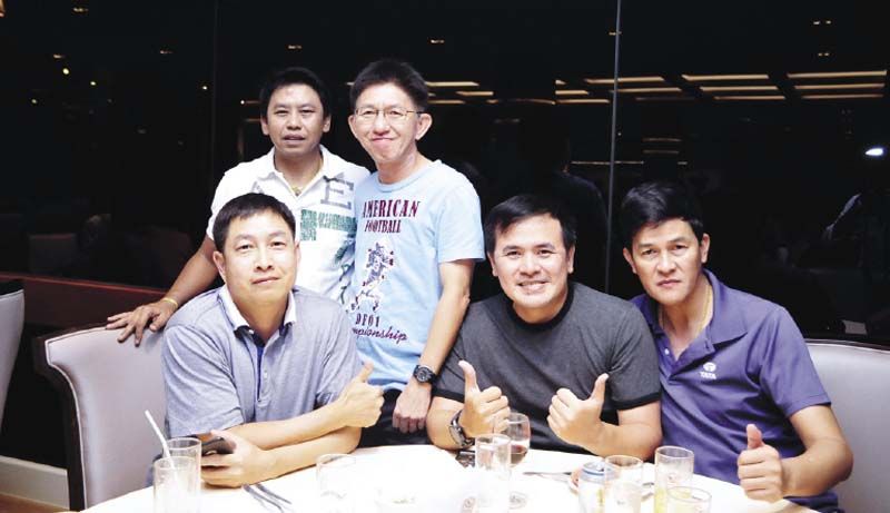 อนันตเดช พงษ์พันธุ์ กับ ทีม บจ. พีทีจี เอ็นเนอยี (PTG) นำโดย ผู้บริหาร ฉลอง ติรไตรภูษิต