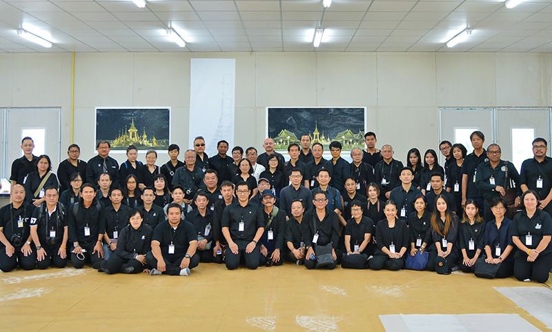 สุรยุทธ์ วิริยะดำรงค์, ปองขวัญ สุขวัฒนา ลาซูส นำสมาชิกดูแบบก่อสร้าง โดยมี ก่อเกียรติ ทองผุด นายช่างศิลปกรรมเป็นวิทยากร