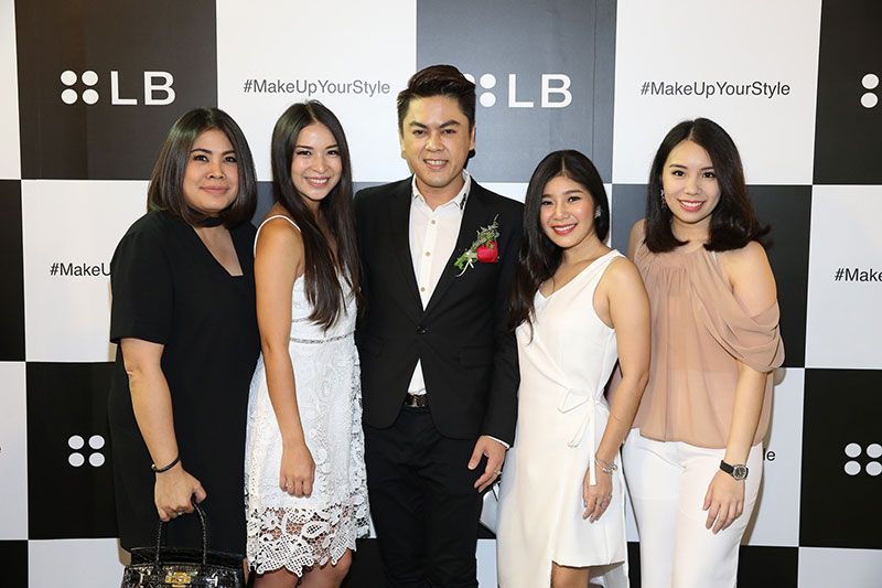 (ซ้าย) ปัทมวดี เสนาณรงค์, สุวรา สนิทวงศ์ ณ อยุธยา,รัชกร วงษ์ยอด, จรสพรรณ สวัสดิวัตน์ ณ อยุธยา และศรัณย์ภัค เพ็ญชาติ