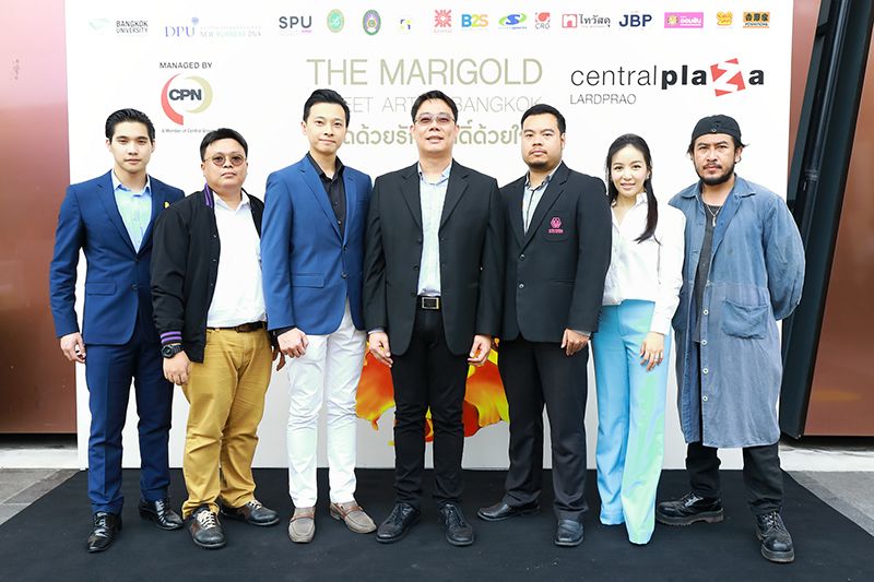 วิสิทธิ์ อุดมกิจโชติ ผู้อำนวยการศูนย์การค้าเซ็นทรัลพลาซา ลาดพร้าว และเซเลบริตี้ อาทิ ภชสร ลีนุตพงษ์ และ จารุเดช บุญญสิทธิ์