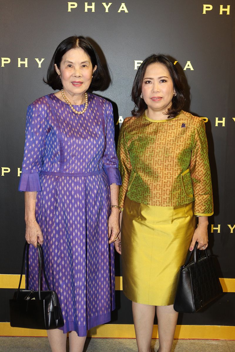 วิลาวรรณ วนดุรงค์วรรณ กรรมการและเหรัญญิก มูลนิธิชัยพัฒนา และ ภากมล รัตตเสรี