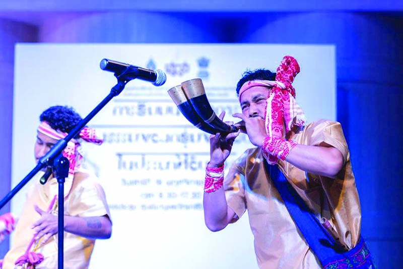 เขาควายใช้เป่าในการแสดง
