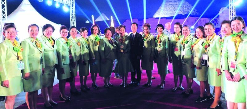 ชัยณรงค์ กีรติยุตวงศ์ เอกอัครราชทูตไทยประจำกรุงไคโร ประเทศอียิปต์ ถ่ายรูปร่วมกับคณะกรรมการและสมาชิกของสหพันธ์ฯ