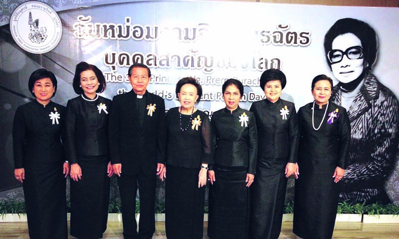 คุณหญิงแสงเดือน  ณ นคร รองประธานมูลนิธิ และ ภราดา ดร. บัญชา แสงหิรัญ กรรมการมูลนิธิ  ต้อนรับ ดร. 
ปฤถา พรหมเลิศ นายกสมาคมแม่บ้าน มท. ,เกสรา ประทุมสุวรรณ นายกสมาคมแม่บ้าน ทร. ,น.อ. กรนันท์ รุ่งสว่าง นายกสมาคมแม่บ้าน ทอ. ,พ.อ. ชกามาศ ศุกระเศรณี อุปนายกสมาคมแม่บ้าน ทบ.  และ จิรฐา ดำเนินชาญวนิชย์ อุปนายกสมาคมแม่บ้าน ตร.  
