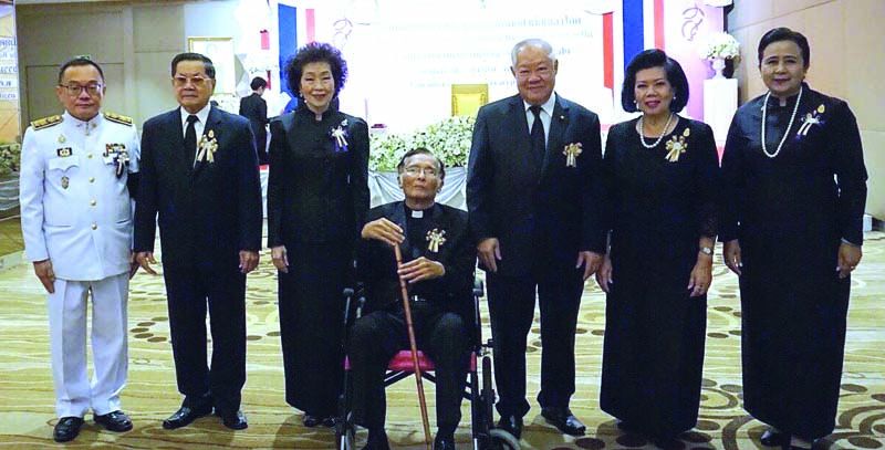 ภราดา ดร. ประทีป ม. โกมลมาศ (แม้มองไม่เห็น แต่มาร่วมงานทุกครั้งเพื่อมีโอกาสเข้าเฝ้าถวายความจงรักภักดี
องค์ประธานทุกครั้ง), ผศ. ดร. พรทิพย์ พุกผาสุก,สุนทร-อารยา อรุณานนท์ชัย เหรัญญิกมูลนิธิ ,ดร.ปฤถา พรหมเลิศ , พล.อ.นพ. สิงหา เสาวภาพ และ นคร ศิลปอาชา
