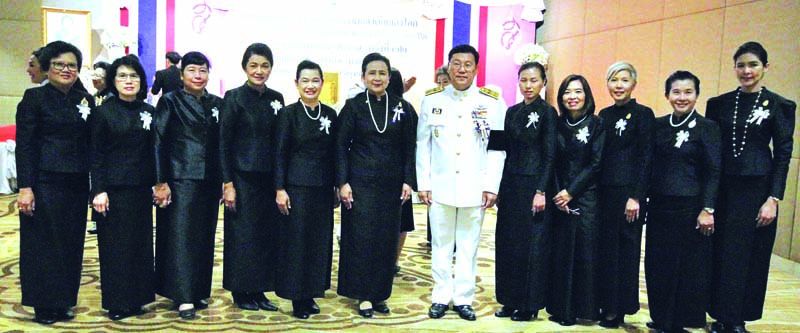 ดร.ปฤถา พรหมเลิศ นายกสมาคมแม่บ้าน มท. พร้อมด้วย ศุภชัย เอื่ยมสุวรรณ รองปลัด มท. นำภริยา ผวจ. จังหวัด
ต่างๆ มาร่วมงาน อาทิ จินจณา โอสถธนากร(เชียงราย) ,สุภวรรณ อมรโรจน์วรวุฒิ(ปราจีนบุรี), กาญจนา  เกลี้ยงเกลา (ปัตตา
นี) , อังคณา หัตถกิจโกศล (เพชรบูรณ์) ,จุฑามณี ตระกูลมุทุตา (ยะลา), พิมลรัตน์ สุกใส (ยโสธร) , จิรวรรณ สิงหวิชัย (สระ
แก้ว) ,ประภาวดี สิงหวิชัย (สุรินทร์),อุรสา จินโต (สุราษฎร์ธานี) และ ศรินยา ประกอบผล (นครปฐม) 
