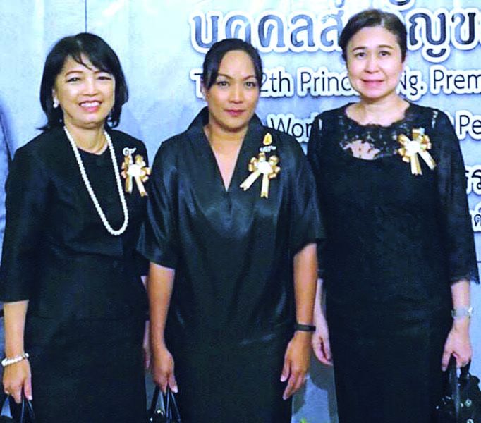 สาวิตรี บริพัตร ฯ ประธานฝ่ายต้อนรับ,กรรณภรณ์ วงศ์ปิยะกุล ผช. เลขาธิการมูลนิธิ  และ สุพัชนา อัษฎาธร 
ผู้แทนมูลนิธิอนุเคราะห์คนพิการ 
