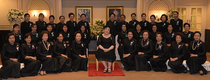 ฉายพระรูปร่วมกับ ประธานอุปการะเยาวชนประจำจังหวัด ที่รับตำแหน่งครั้งแรก 24 ราย อาทิ จินจณา โอสถธนากร (เชียงราย), นงรัตน์ คงเกษม (พัทลุง), กุลทรัพย์ ชื่นโกสุม (ราชบุรี), ยุพาภร วิฑูรย์ (ร้อยเอ็ด)