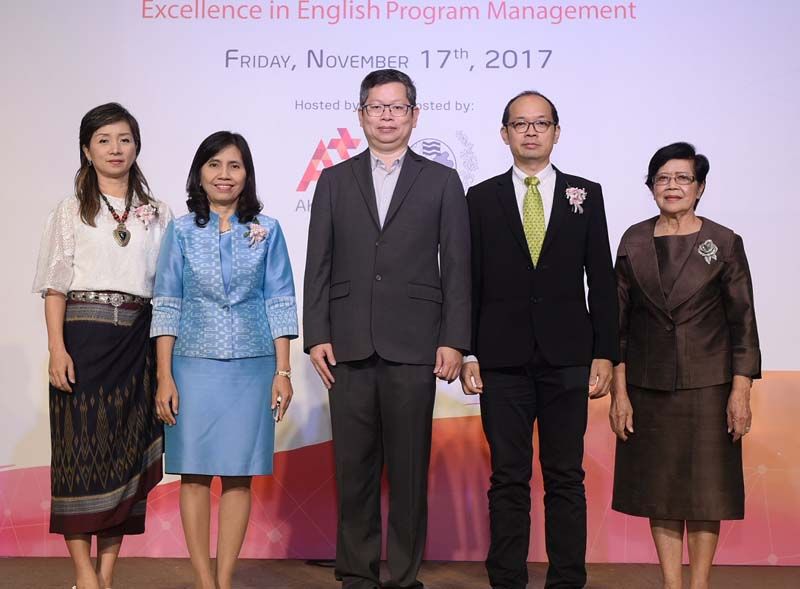 ดร.วัฒนาพร ระงับทุกข์ รองปลัดกระทรวงศึกษาธิการ, ชัยณรงค์ ลิมป์กิตติสิน กก.ผอ.บมจ.อักษร เอ็ดดูเคชั่น, ศ.นพ.ภัทรวุฒิ
วัฒนศัพท์ กก.บริหาร โรงเรียนขอนแก่นวิเทศศึกษา