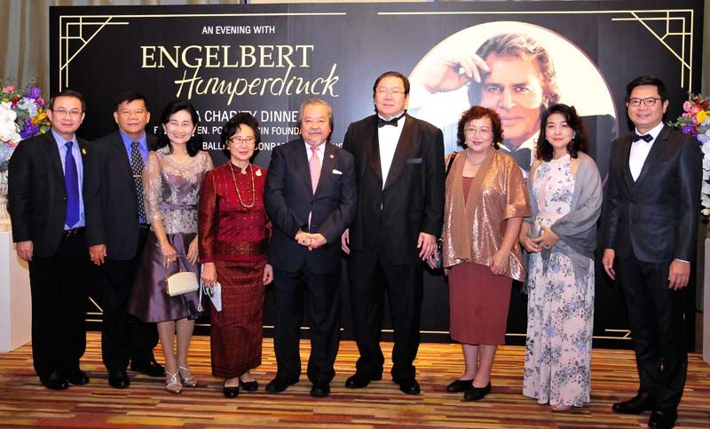 น พ.นิธิวัฒน์ กิจศรีอุไร, รศ.นพ.อัษฏา- ศุภวรรณ ตียทันธ์, รศ.ดร.อรพรรณ- ศ.เกียรติคุณ นพ. ดร.พรชัย มาตังคสมบัติ  รศ.นพ.ณรงค์-ศ.พญ.จริยา เลิศอรรฆยมณี, บุญศรี-นพ.พิชิต กังวลกิจ 