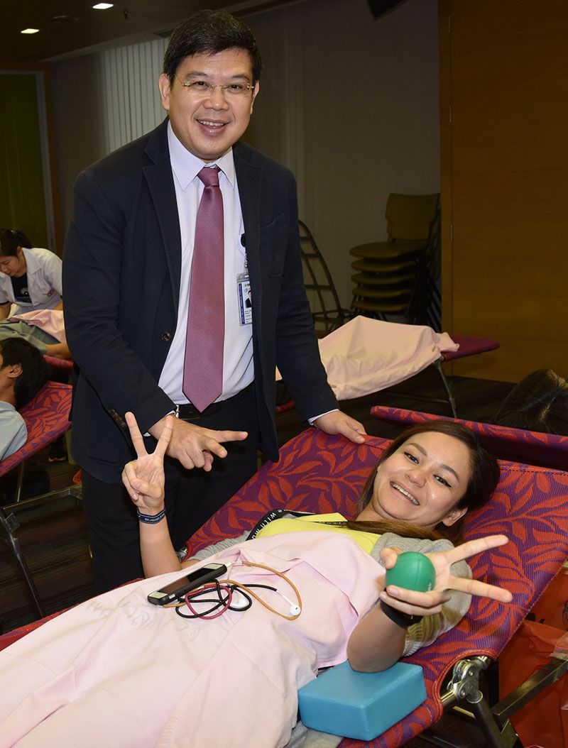 ครูกวาง-ณัฐพร ผกาหลง มือไวโอลินคนเก่ง บริจาคครั้งแรก มี ดร.พีรวัฒน์ ชูเกียรติ ร่วมเป็นกำลังใจ
