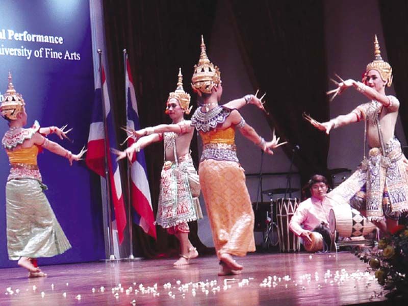 รำชัดชาตรีจากไทย