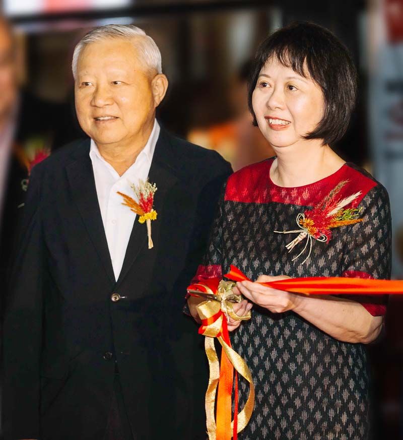 พล.อ.วินัย ภัททิยกุล กับ ฉั่ว ซิ่ว ซาน ออท.สิงคโปร์ ร่วมงาน
