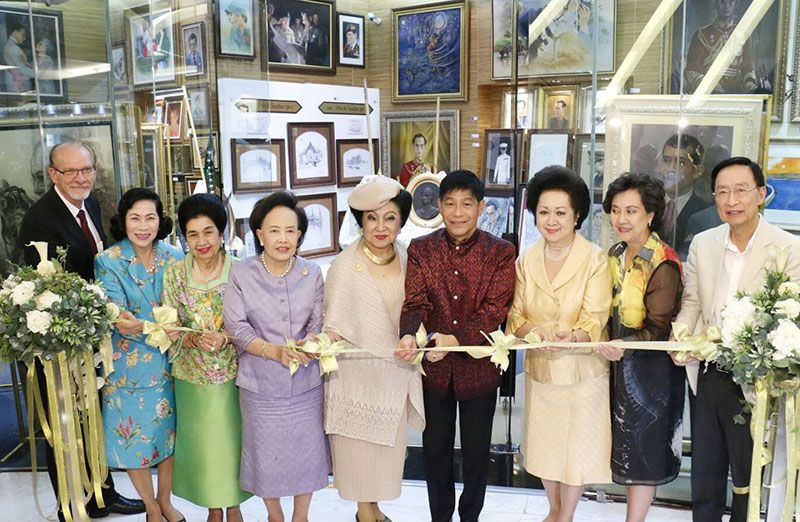 ดร.จรัลธาดา กรรณสูต องคมนตรี เป็นประธานเปิดงาน พร้อมด้วย ท่านผู้หญิงภรณี มหานนท์, คุณหญิงแสงเดือน ณ นคร, คุณหญิงโรส บริบาลบุรีภัณฑ์, ลลิสา จงบารมี, ศิริลักษณ์ ไม้ไทย, ดร.ศุลีมาศ สุทธิสัมพัทน์, จิระพันธ์ อุลปาทรและ Mr.Timothy Eldredge