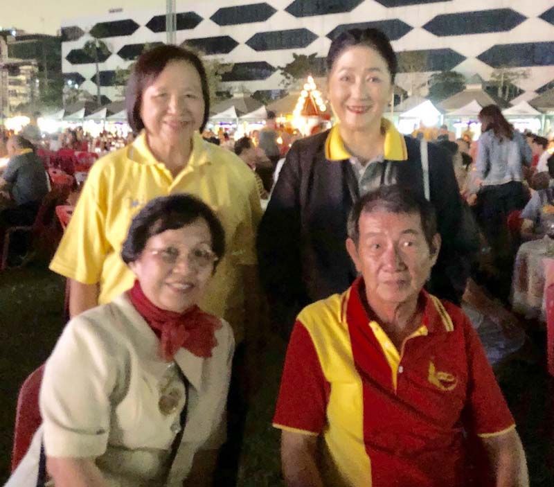 ผาณิต พูนศิริวงศ์ กับเพื่อนร่วมรุ่น A8นำโดย บุญทรง อนงคณะตระกูล