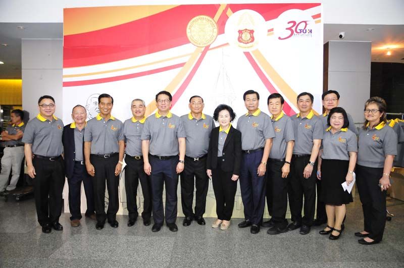 รายการพิเศษทางสถานีโทรทัศน์โมเดิร์นไนน์ ในคืนวันเสาร์ที่ 9 ธันวาคม 2560 มี สมชาย พูลสวัสดิ์ นายกสมาคมธรรมศาสตร์ฯ พร้อมคณะกก.สมาคมธรรมศาสตร์ฯ วัฒน์ชัย วิไลลักษณ์, ยอดยิ่ง โสภณ, ถาวร เสนเนียม, เสริมศักดิ์ พงษ์พานิช, รศ.เกศินี วิฑูรชาติ, กำธร วังอุดม, พรชัย กิตติปัญญางาม, เชาวรัตน์ เชาวน์ชวานิล, ศ.ดร.สุรพล นิติไกรพจน์, ดารณี วัธนเวคิน และ เขมทัตต์ พลเดช  ผอ.ใหญ่ บมจ.อสมท