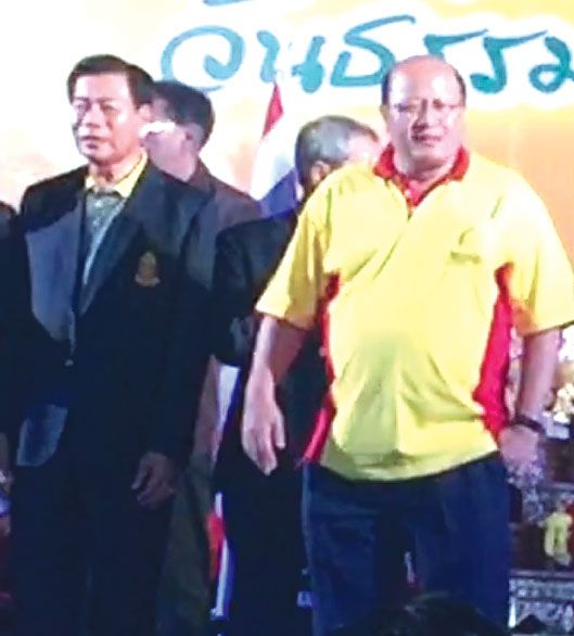 กำธร วงศ์อุดม ประธานรุ่น 2510 และรศ.ดร.นริศ ชัยสูตร อดีตอธิการบดี มธ.