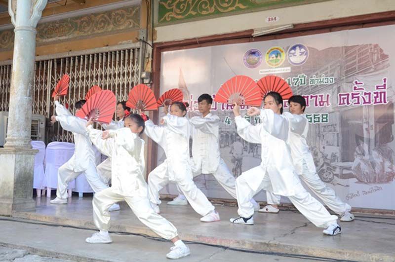 การแสดงของเด็กในชุมชน