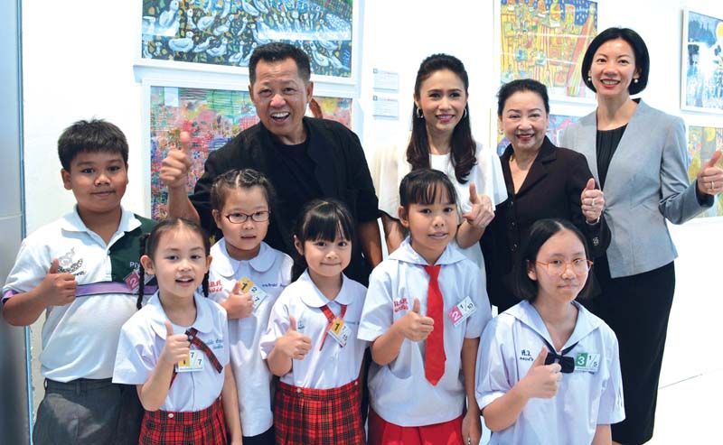 อ.เฉลิมชัย โฆษิตพิพัฒน์ ศิลปินแห่งชาติซึ่งน้องๆชื่นชมและอยากเจริญรอยตาม